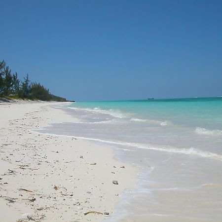 Hollywood Beach Suites Turks And Caicos Whitby 設備 写真